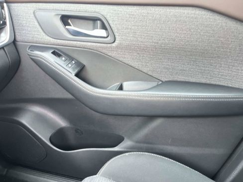 Used 2022 Nissan Rogue SV image 23