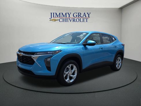 New 2026 Chevrolet Trax LS w/ LS Convenience Package FWD image 1