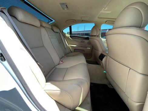 Used 2013 Lexus LS 460 LS 460 Sedan 4D w/ Comfort Pkg image 16