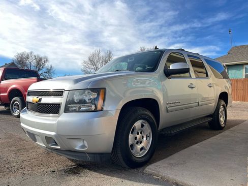 Used 2014 Chevrolet Suburban LT image 15