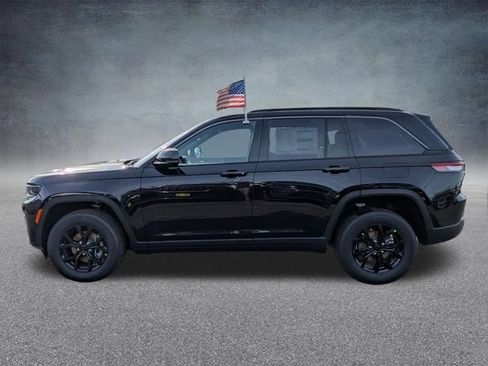 New 2026 Jeep Grand Cherokee Altitude AWD/4WD image 8