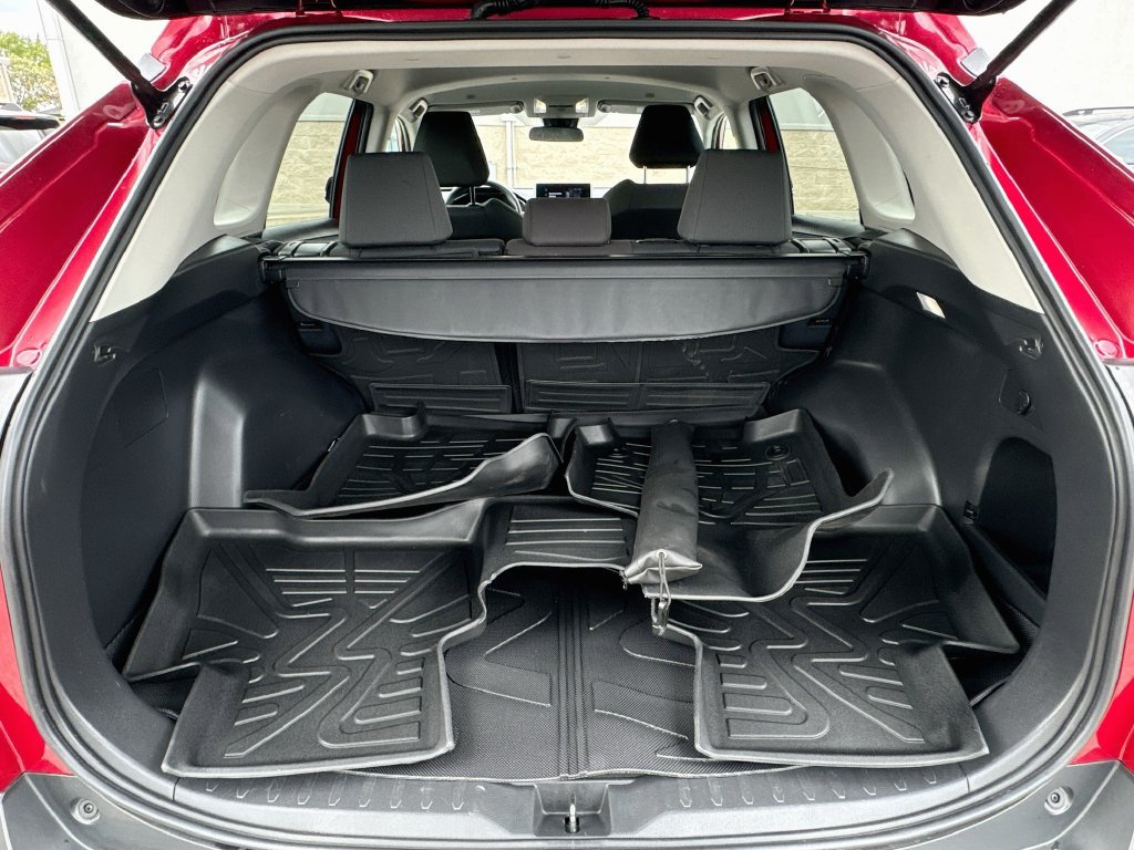 Used 2025 Toyota RAV4 XLE AWD/4WD image 29