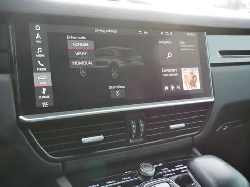 Used 2021 Porsche Cayenne image 32