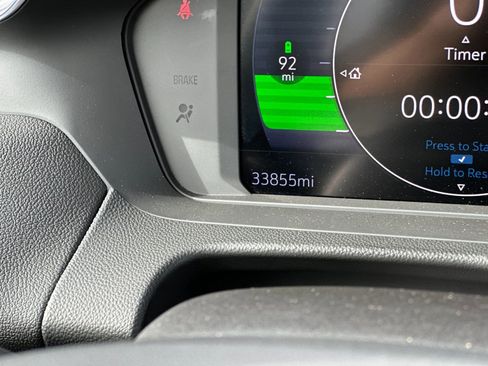 Used 2022 Chevrolet Bolt EUV LT w/ Convenience Package image 27