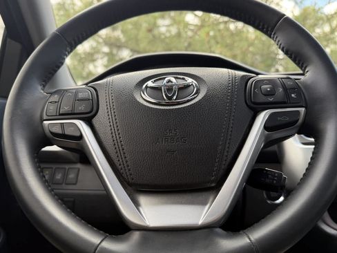 Used 2016 Toyota Highlander Limited w/ Driver Technology Package AWD/4WD image 29