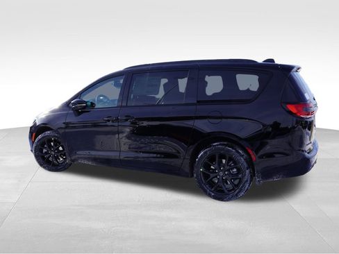 New 2026 Chrysler Pacifica Limited w/ S Appearance Package image 6