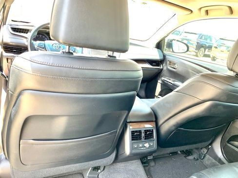 Used 2013 Toyota Avalon Limited w/ Technology Pkg FWD image 15