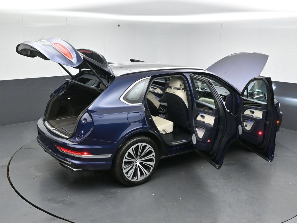 Used 2021 Bentley Bentayga AWD/4WD image 49