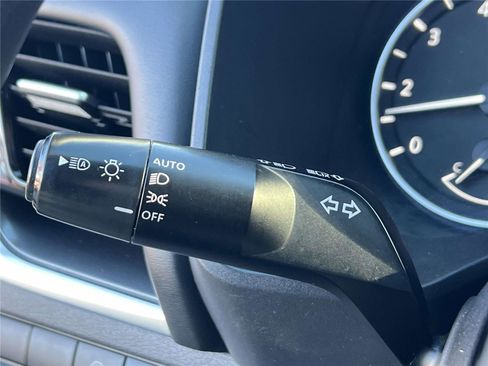 Certified 2022 Nissan Rogue SV image 30