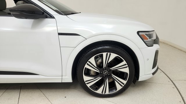 Used 2024 Audi Q8 e-tron Prestige AWD/4WD image 21