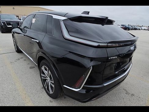 Used 2025 Cadillac Lyriq Luxury AWD/4WD image 8