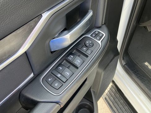 Used 2024 RAM 2500 Big Horn w/ Night Edition AWD/4WD image 15