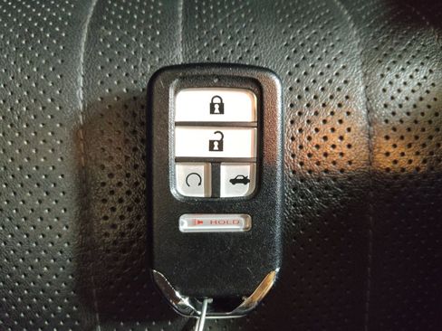 Used 2018 Honda Accord Touring image 32