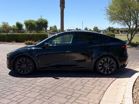 Used 2023 Tesla Model Y Performance AWD/4WD image 10