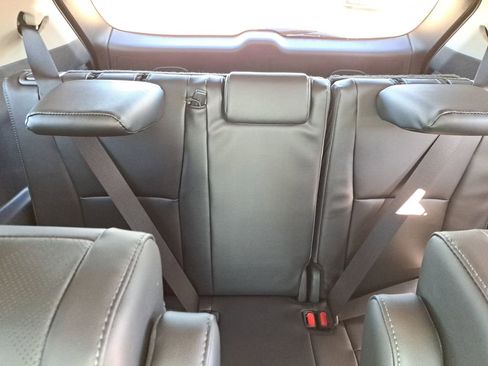 New 2026 Toyota Highlander Platinum image 10