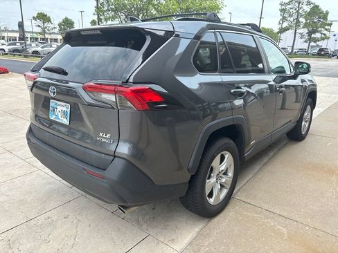 Used 2021 Toyota RAV4 XLE w/ XLE Grade Weather Package AWD/4WD image 5