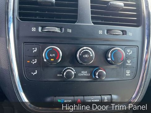 Used 2016 Dodge Grand Caravan SE image 19