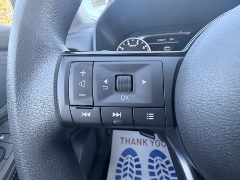 Used 2023 Nissan Rogue SV image 11