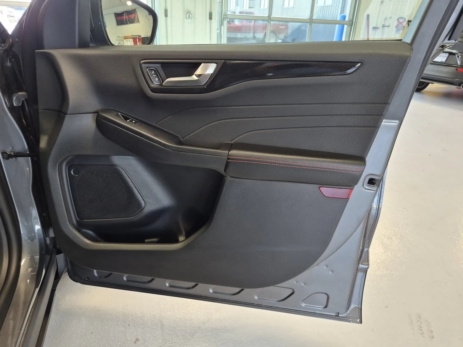 Used 2025 Ford Escape ST-Line Select AWD/4WD image 32