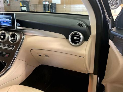 Used 2019 Mercedes-Benz GLC 300 image 17