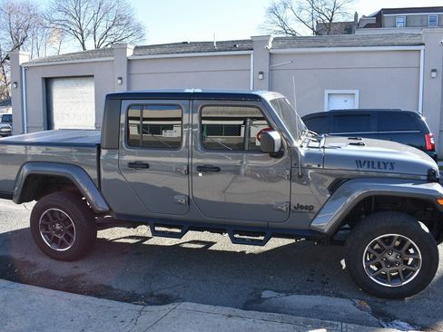 Used 2022 Jeep Gladiator Willys image 5