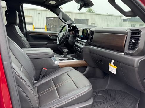 Certified 2025 Chevrolet Silverado 1500 High Country w/ High Country Premium Package AWD/4WD image 34