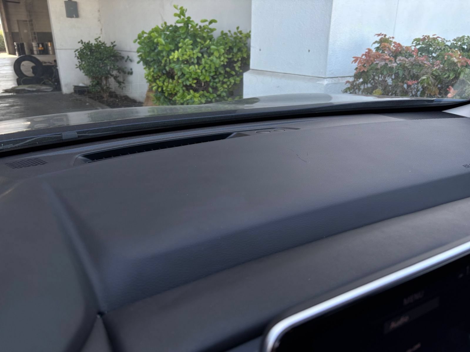 Used 2025 Nissan Rogue SV AWD/4WD image 16