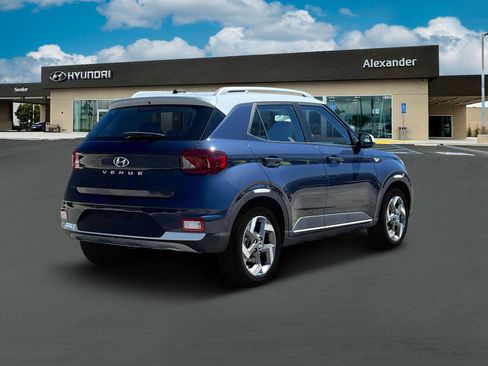 New 2025 Hyundai Venue Limited image 7