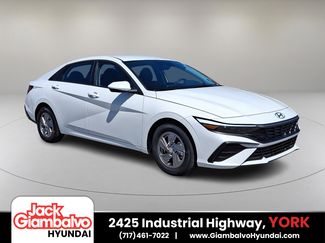 New 2025 Hyundai Elantra SE video 1