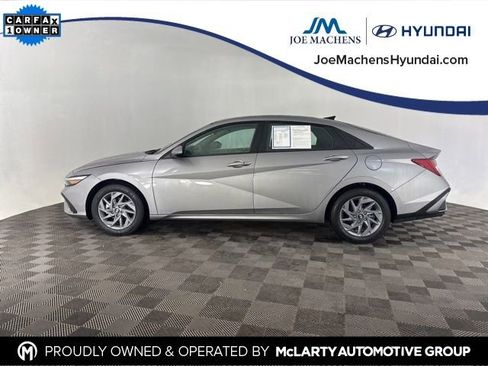 Certified 2025 Hyundai Elantra Blue image 2