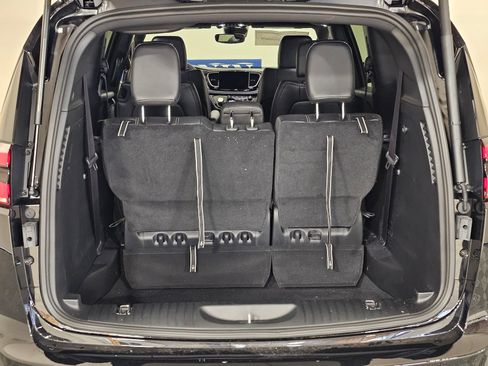 New 2026 Chrysler Pacifica Select w/ S Appearance Package FWD image 31