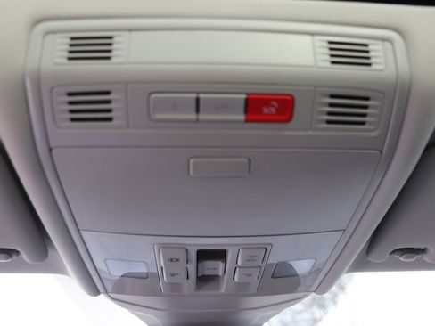 Used 2024 Volkswagen Jetta SE image 37