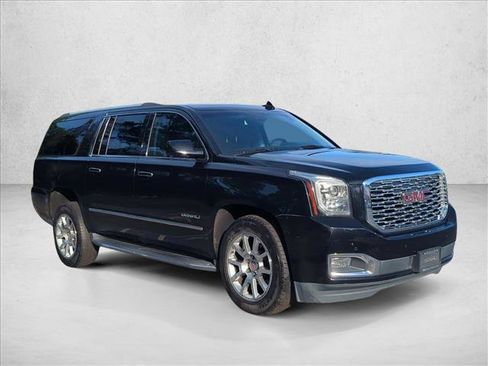 Used 2019 GMC Yukon XL Denali image 3