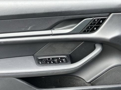 Used 2021 Porsche Taycan image 25