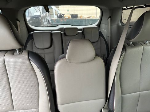Used 2016 Kia Sedona EX FWD image 9