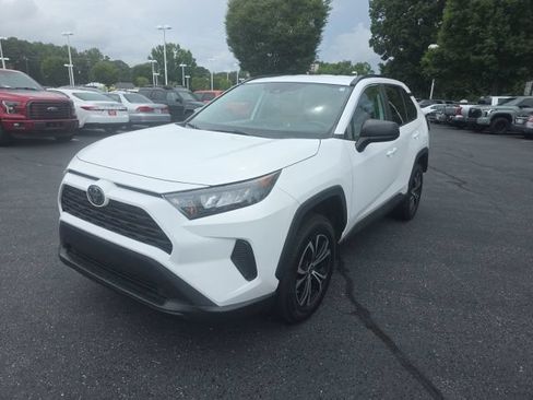 Used 2019 Toyota RAV4 LE FWD image 4