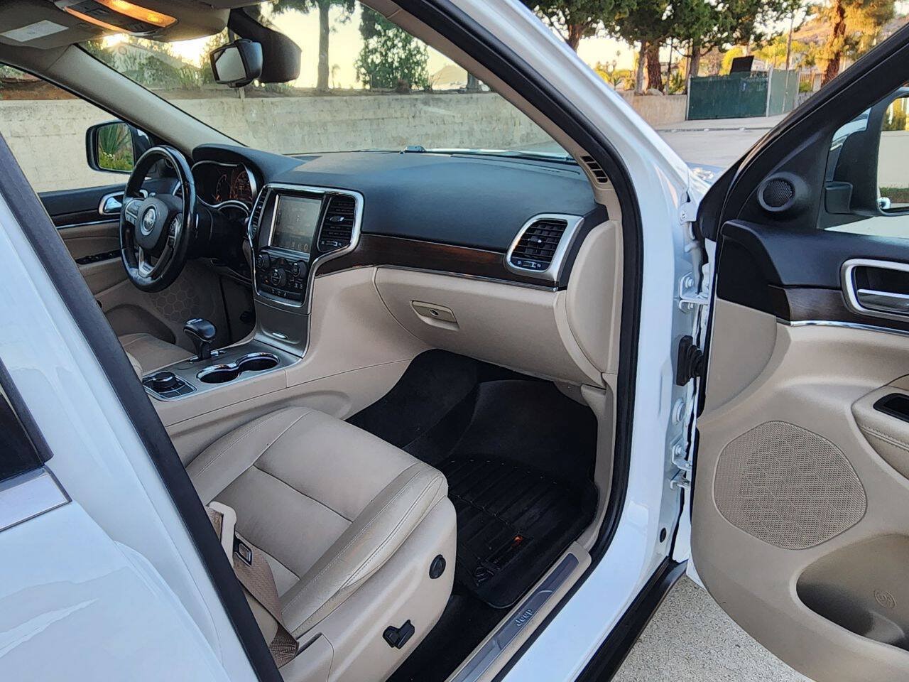 Used 2015 Jeep Grand Cherokee Limited AWD/4WD image 16