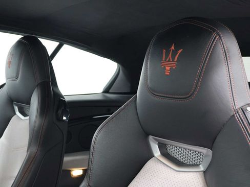 Used 2016 Maserati GranTurismo Sport RWD image 18