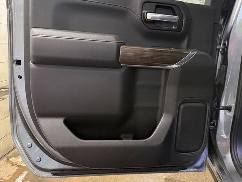 Used 2021 Chevrolet Silverado 1500 LT Trail Boss w/ Convenience Package II image 19