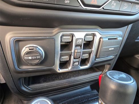 Used 2021 Jeep Wrangler Unlimited Sahara image 16