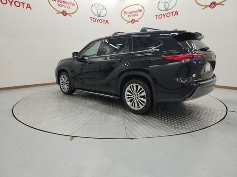 Used 2023 Toyota Highlander Platinum image 6