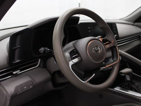 Used 2022 Hyundai Elantra SEL FWD image 13