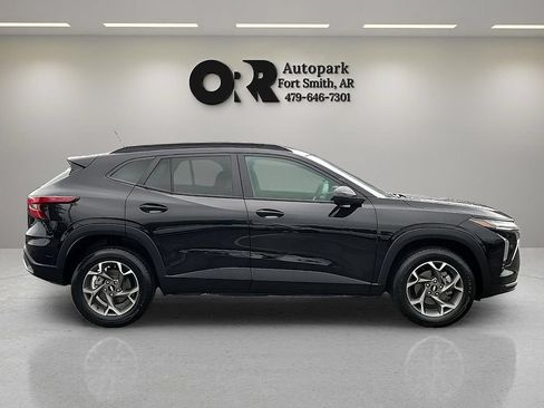 Used 2024 Chevrolet Trax LT FWD image 6