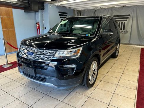 Used 2018 Ford Explorer XLT w/ Equipment Group 202A image 1