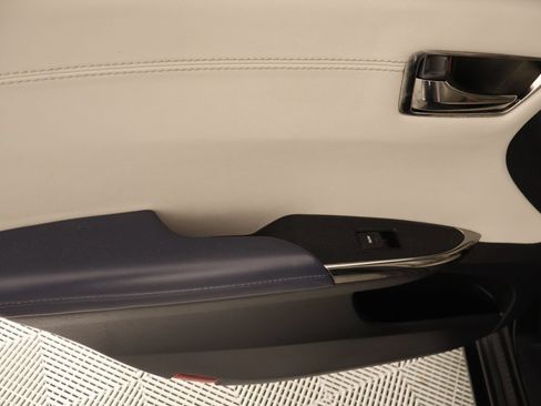Used 2015 Toyota Avalon XLE FWD image 16