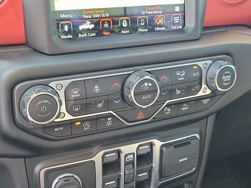 Used 2021 Jeep Gladiator Rubicon AWD/4WD image 24