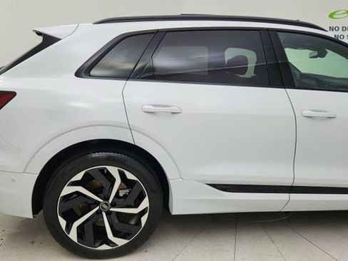 Used 2024 Audi Q8 e-tron Prestige w/ Prestige Package AWD/4WD image 7