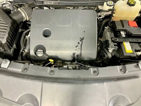 Used 2021 Chevrolet Traverse LT image 9