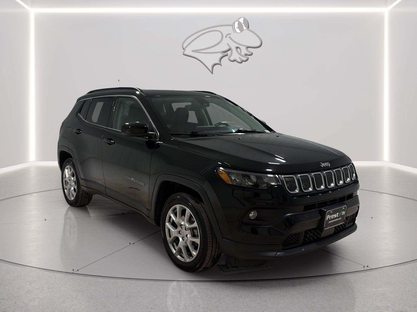 Used 2022 Jeep Compass Latitude w/ Sun and Sound Group AWD/4WD image 7