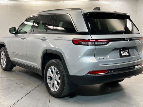 Used 2022 Jeep Grand Cherokee Limited w/ Luxury Tech Group II AWD/4WD image 3